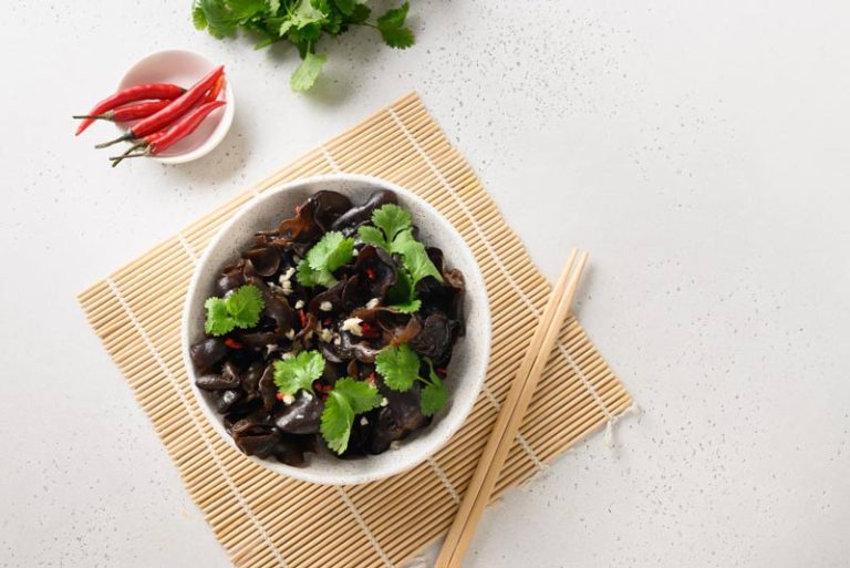 ciuperci-urechi-de-lemn-negre